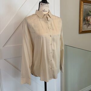 🔸Uniqlo Beige Button-Down Shirt